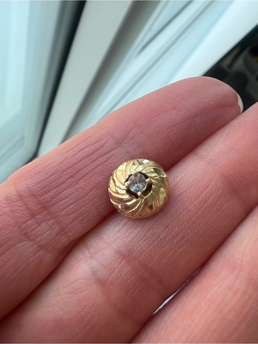Vintage Solid 10k Gold Swirl Stud Earrings with Colour-Change Sapphires - Picture 3 of 6